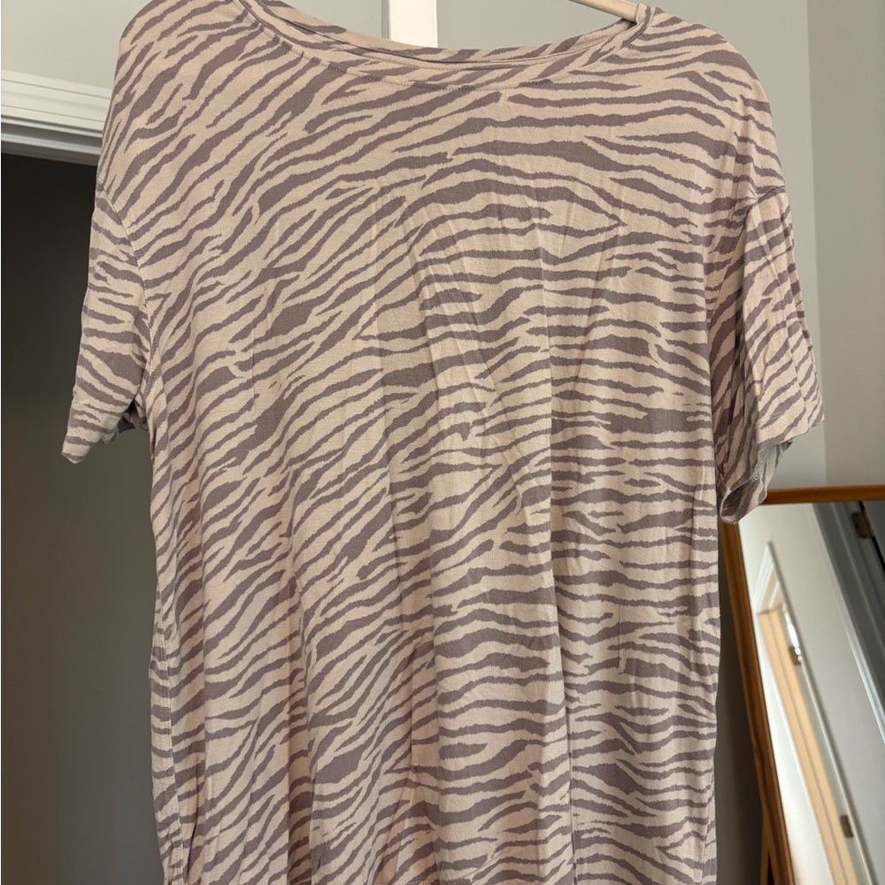 American Eagle Outfitters Zebra Print Short Sleeve Tee